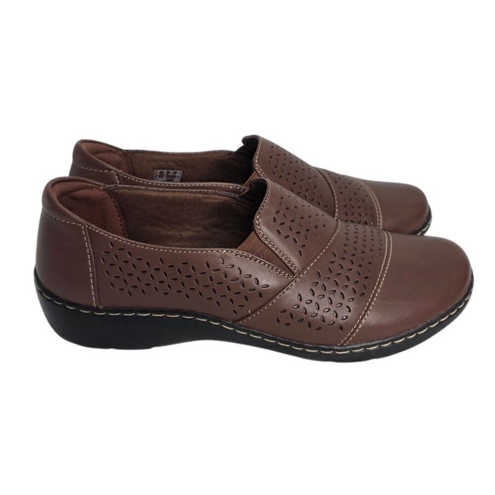 Clarks Collection Women’s Brown Perforated Slip On Comfort Loafers Size 10W